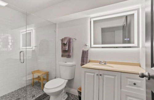 Fabulous Classy and Comfy 3BD 2BA Home and Parking - Foto 15