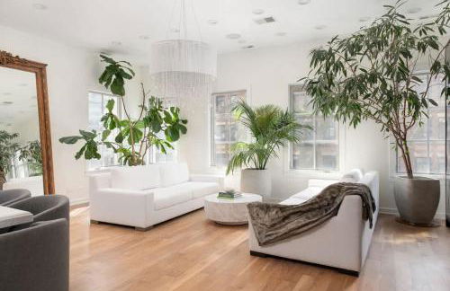 Luxury Gold Coast Penthouse with Deck & Views - Photo 1