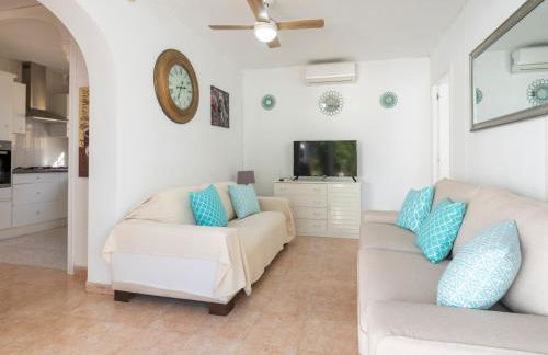 Villa with Free Heated Pool - Pass the Keys - Photo 5