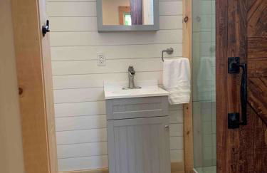 The Treehouse at 11 Gables - Center of Ludlow Village near Shopping and Restaurants - Foto 22