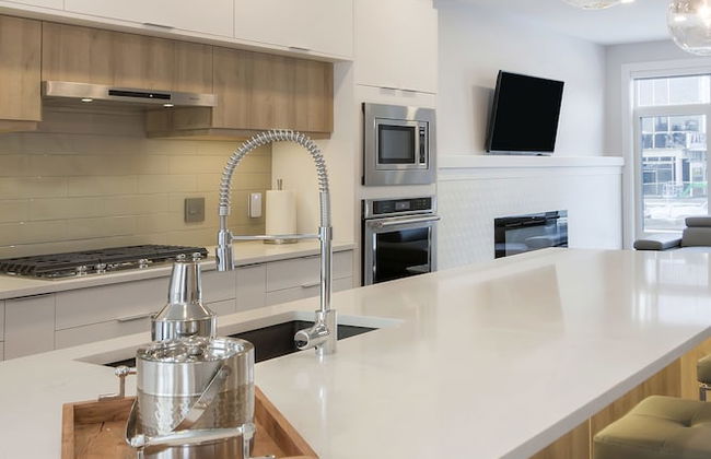 New Luxury Townhome 27 - Photo 15