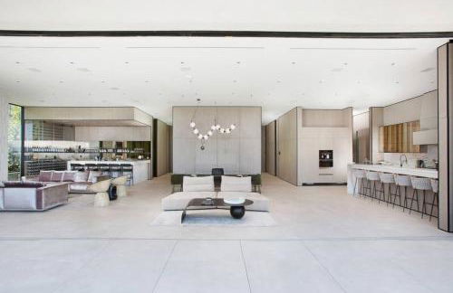 Ultra-Luxurious BH Estate with Pool, Theatre, Views - Foto 50