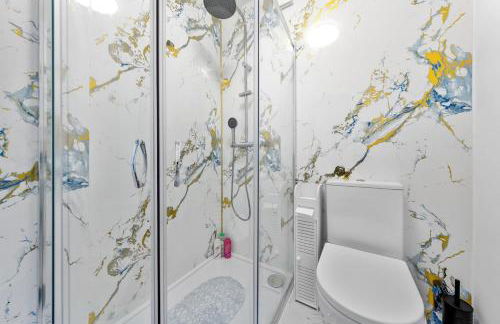 Spacious 3 beds home Close to Southampton GENERAL HOSPITAL - sleep 9 - Free Parking - Pool table - 2 Large TVs - Foto 57