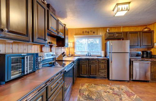 Rustic Log Cabin with Studio about 5 Mi to Pikes Peak! - Foto 8