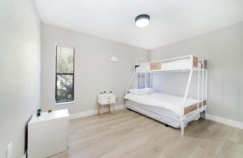 New 6min to 3 Sister Springs, Spacious, Fun with Game Room - Foto 17