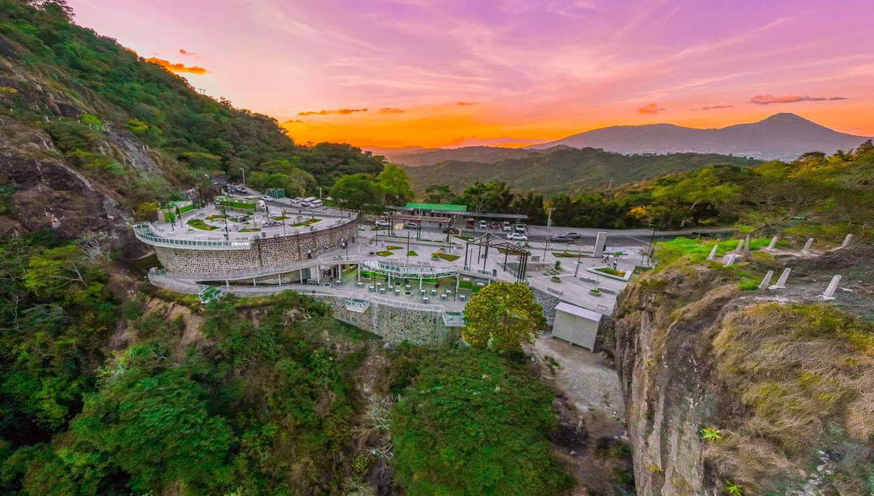 Panorámica del parque Puerta del Diablo al atardecer