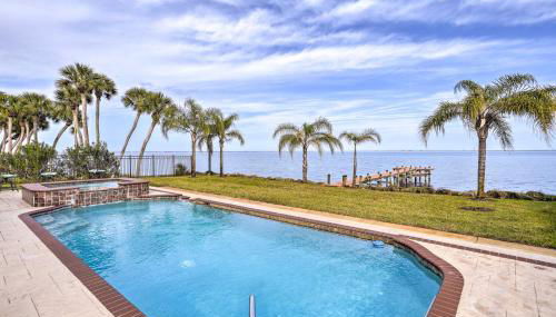 Riverfront Titusville Home with Pool and Pickleball! - Foto 2