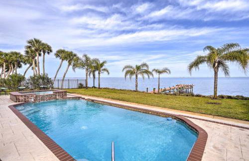 Riverfront Titusville Home with Pool and Pickleball! - Foto 2
