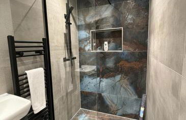 Aisiki Stays Apartments at Barnet, Airconditioned & Pet-Friendly, 2-Bedroom & 1-Bathroom Ground Floor with back Garden Flat, King or Twin Beds & Double Beds with Free WiFi - Foto 5