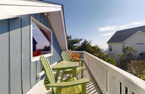 3rd-row beach cottage with ocean views, beach access, deck, & grill - Foto 2
