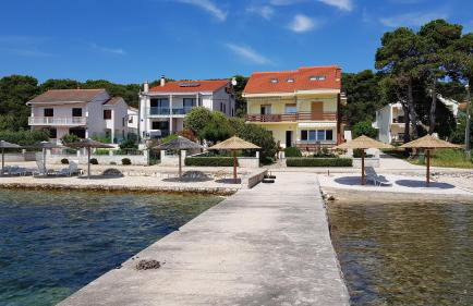 Apartments by the sea Brgulje, Molat - 16217 - Foto 1