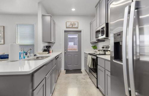 NEW 1 Story Townhome 6 BDs 5 Mile Baylor Scott & White Fenced Backyard - Professionally Managed by Stay Albatross - Foto 18