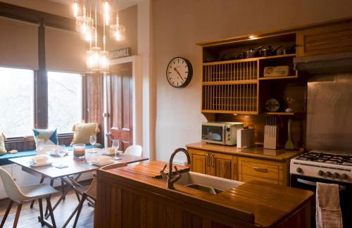 Beautiful, traditional 2 bed flat w free parking - Pass the Keys - Photo 19