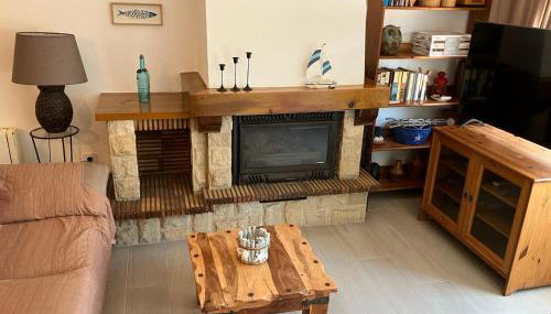 Costa Dorada Beach Villa with Shared Pool and Terrace - Foto 3