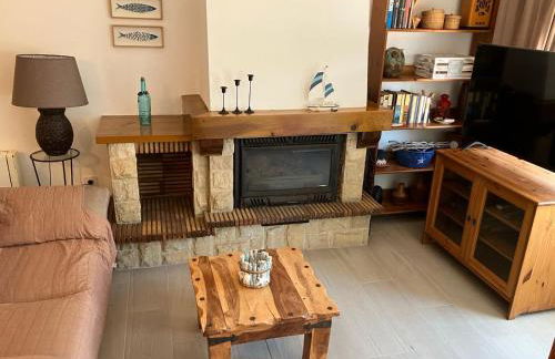 Costa Dorada Beach Villa with Shared Pool and Terrace - Foto 1