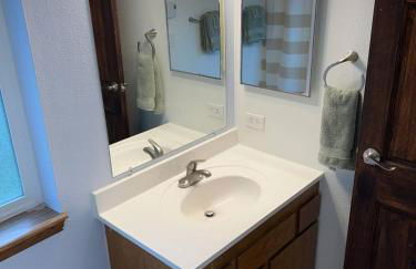 Free Tram Tickets! 3BR Valley Home wKing beds - Foto 22