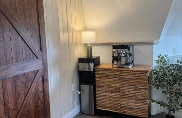 DeLand Dome House- 98 Inch TV - Open Kitchen - Near Bridle Oaks - Photo 24