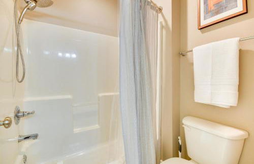 Auburn Retreat with Balcony - Walk to Campus! - Foto 13