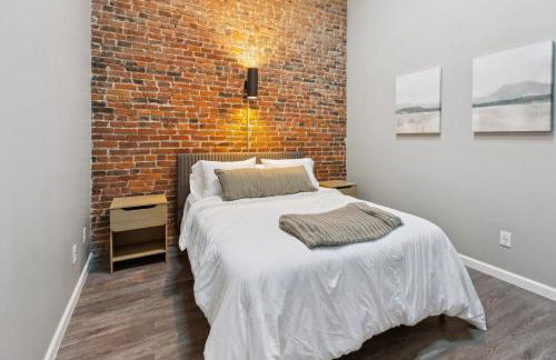 Rustic-Industrial Loft with Courthouse Views apts - Photo 24