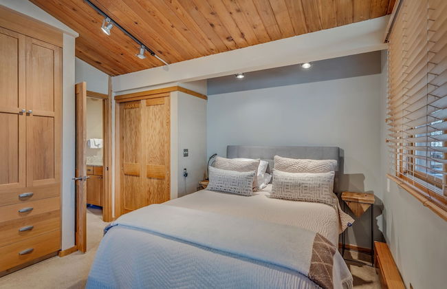 Laurelwood Condominiums - Foto 3