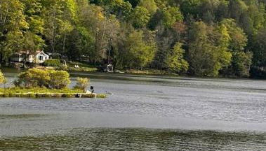 Peaceful place at the lake - Foto 1