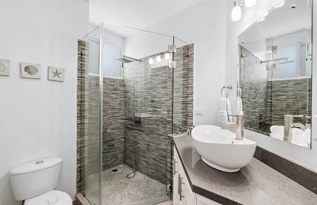 3-Bedroom, 2-Bath Beachfront Condo with Pool - Photo 17