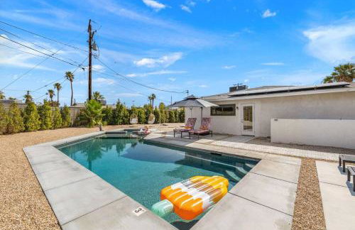 Whimsical Oasis Retreat by Rather Be Properties - Foto 6