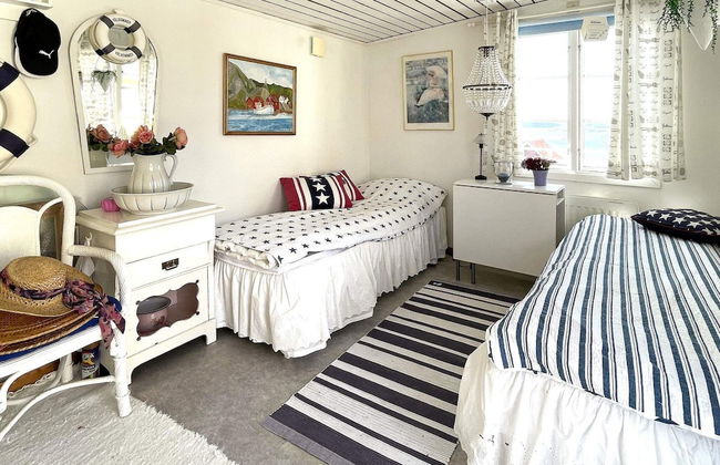 4 Star Holiday Home in Uddevalla - Photo 2