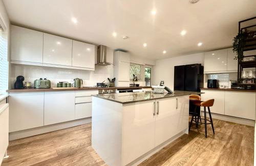 Winter Getaway - Luxury Bungalow w Games Room - Photo 24