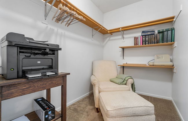 The Giraffe House - Photo 40