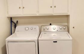 Centrally Located, 4x Queen, 300 MBPS Internet with Backyard! - Foto 22