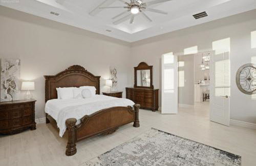 Newly Built Stylish Retreat with Designer Kitchen - Near Park & Beach - Foto 11