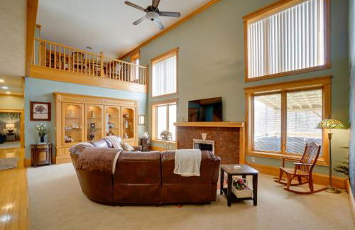 Spacious McArthur Home Private Hot Tub and Pond! - Photo 1