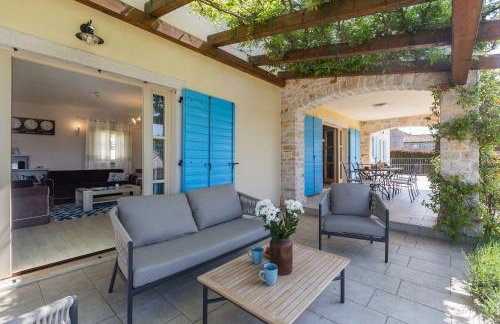 Mediterrane Steinvilla mit beheiztem Privatpool, aromatischen Mittelmeerpflanzen - Foto 32