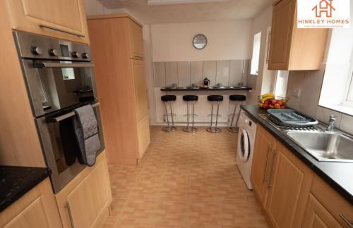 Large Home - Free Parking-WiFi By Hinkley Homes Short Lets & Serviced Accommodation - Foto 22