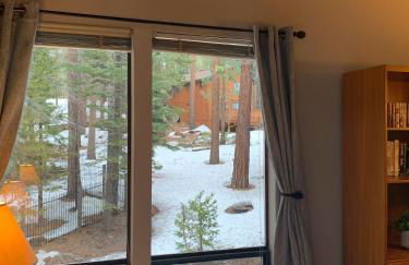 Woodsy retreat near Northstar & lake - Foto 23
