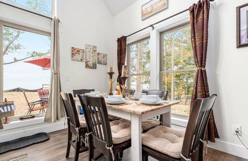 Beautiful Overlooking Shoreline 2BDR Chalet 2892 - Foto 5