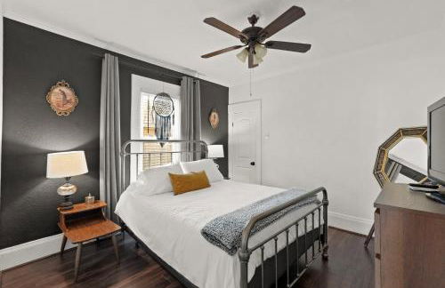 Updated Vintage Oasis, Near Downtown & Stadiums, Huge Yard - Foto 9