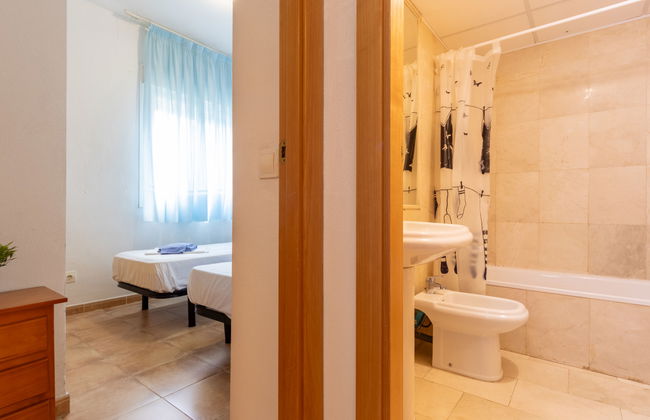 3 bedroom House in Salou with swimming pool and garden - Photo 15