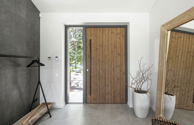 The Lake. Unique Waterfront Villa - Photo 18