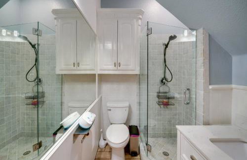 Near Joe Pool Lake! Luxe Getaway with Shared Pool - Foto 25