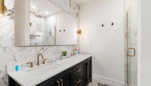 Luxury Escape 4BR 3 bath Oasis in Historic Old Town - Foto 2