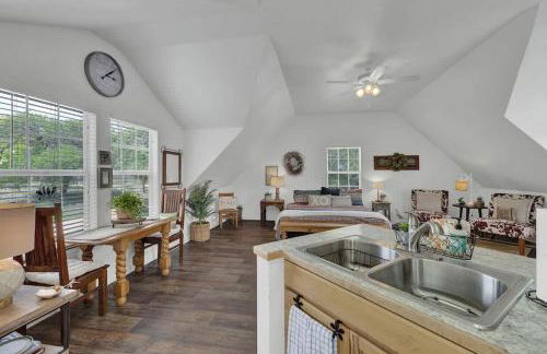 Cactus Flower Treehouse-Pet Friendly-Hill Country Views! - Foto 5