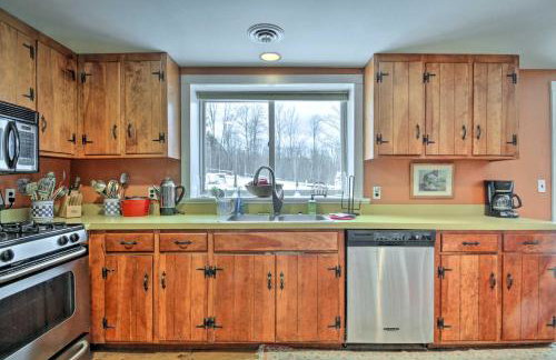 Historic Bradford Home - 8 Mi to Mount Sunapee! - Foto 14