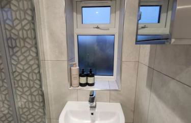 Cosy Four Bedroom Home - Foto 10