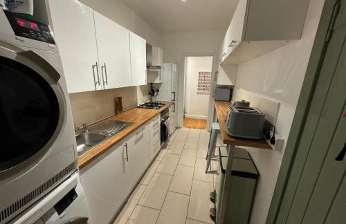 Stirling Haven: Charming 3B Apt in City Centre - Photo 16