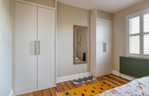 Modern 2BD Victorian Home Near Town Centre - Foto 8