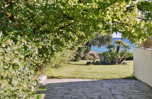 Azure Coast Seafront Retreat - Foto 42