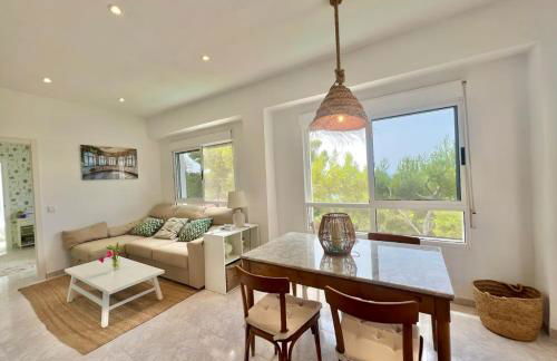 Preciosa Villa rodeada de pinos con vistas al mar - ServHouse - Photo 10