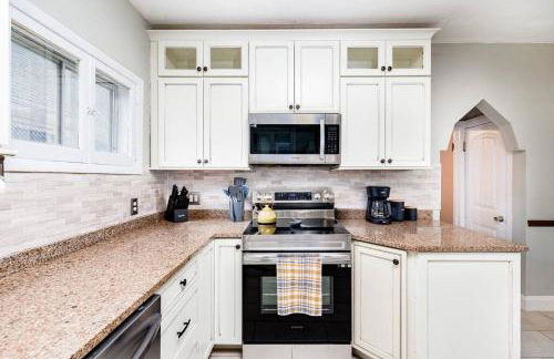 Cozy Family Cottage - Historic Top of The Hill - Foto 9